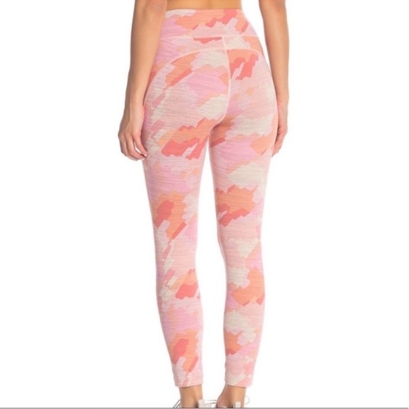 Outdoor Voices Tech Sweat Flex Pink Camo Workout Yoga Leggings - Picture 2 of 9